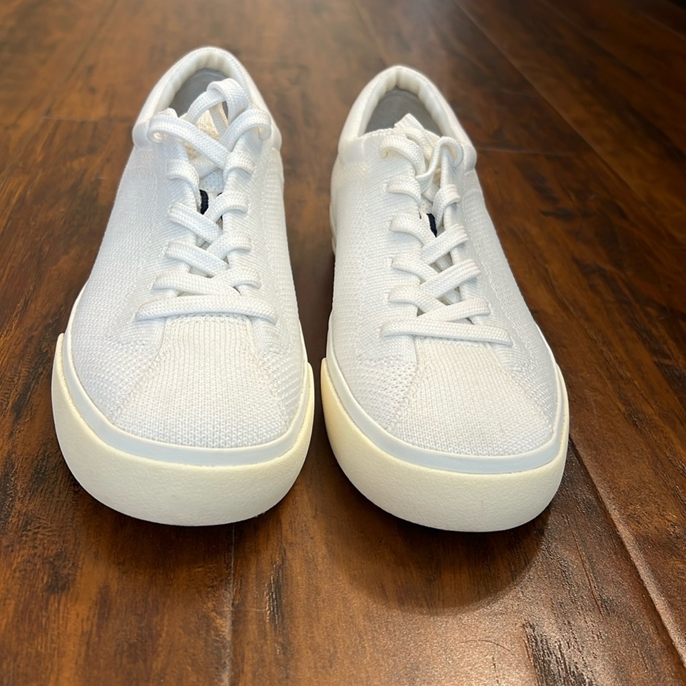 Rothy’s Lace Up Sneaker - size 6